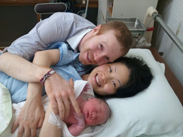 Born in Tokyo, 1st of March 2011 - 2011年3月1日、誕生。東京にて