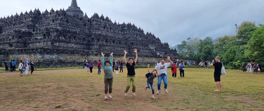 Borobudur, Indonesia in July 2023 - 2023年 7月、ボロブドゥール遺跡にて 
