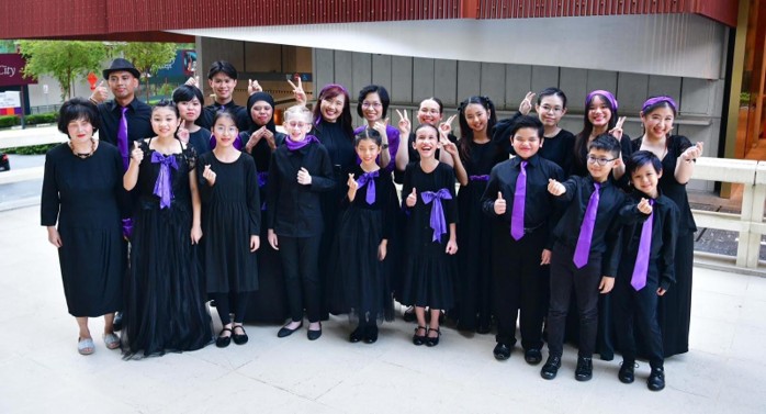 By Special Invitation, singing with The Purple Symphony  - パープルシンフォニーの コンサート出演に招待される 