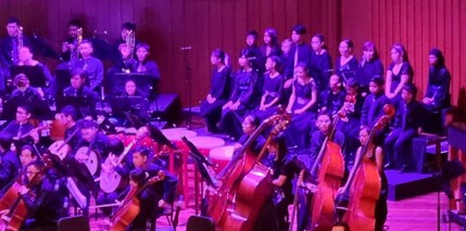 By Special Invitation, singing with The Purple Symphony  - パープルシンフォニーの コンサート出演に招待される 