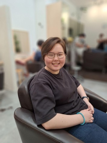 Nice new hair cut!  - ヘアカットへ、念願のショートヘアにしたよ 