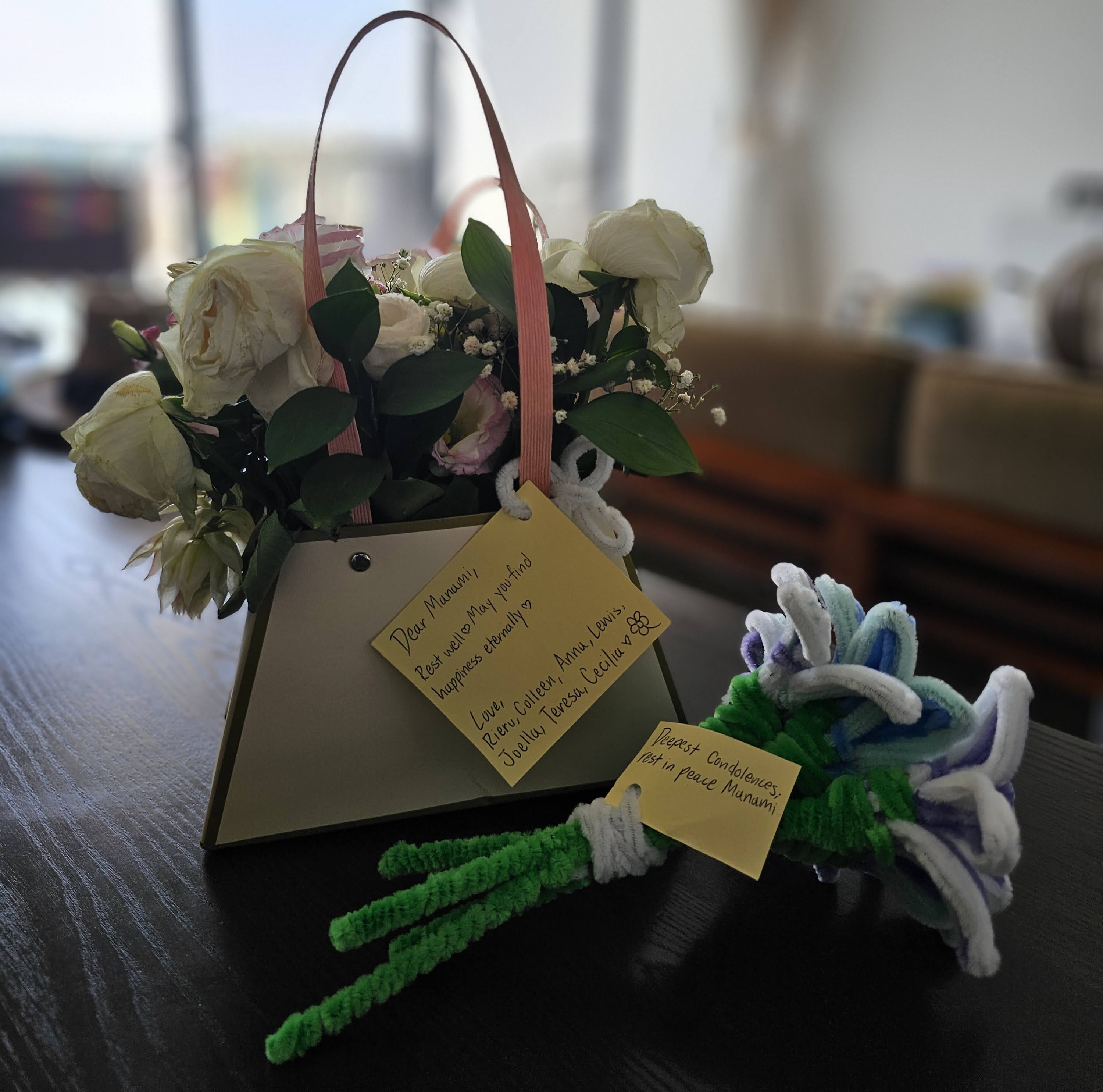 Condolence flowers sent by friends - 友人、知人から贈られたお花たち
