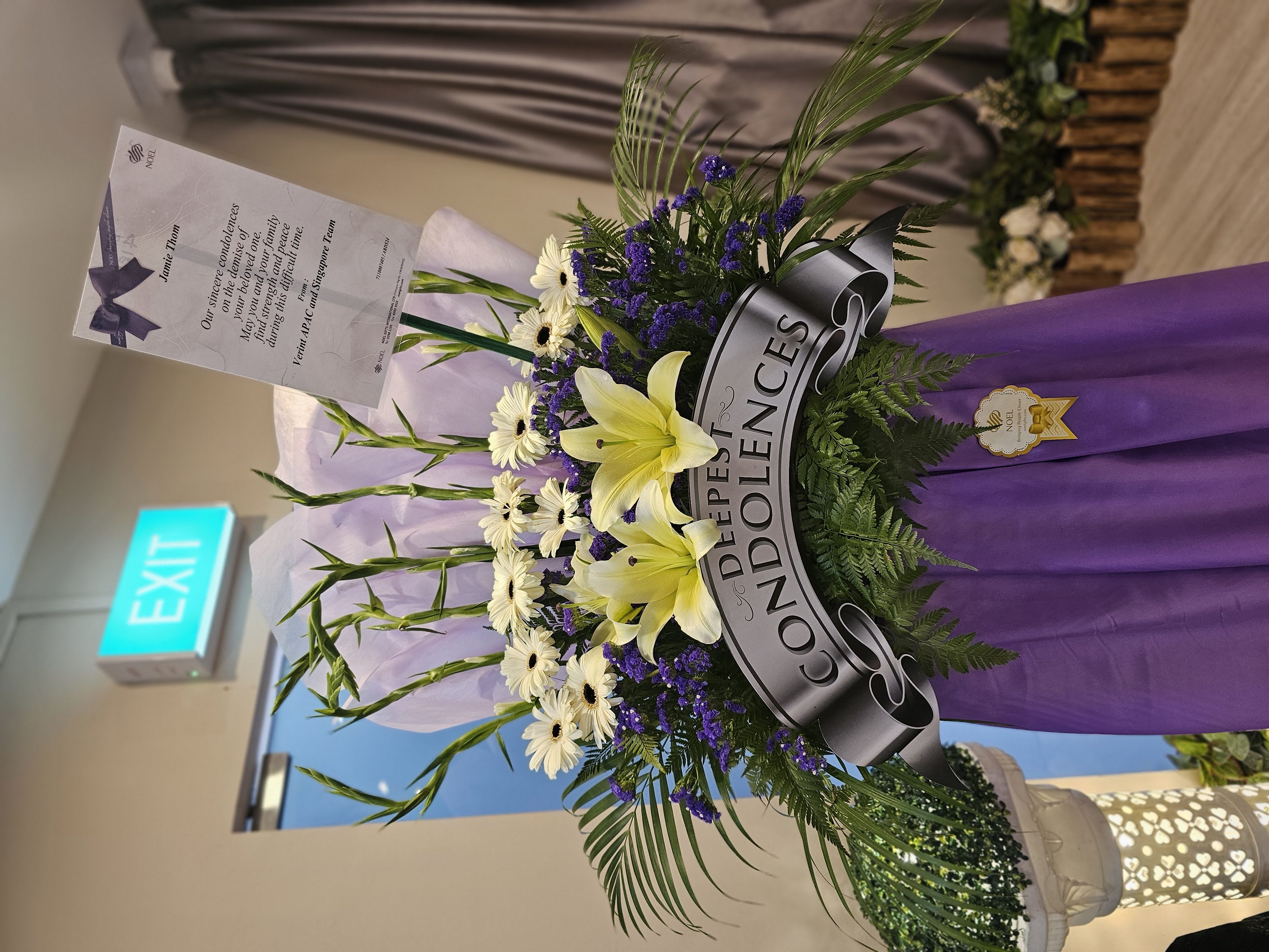 Condolence flowers sent by friends - 友人、知人から贈られたお花たち