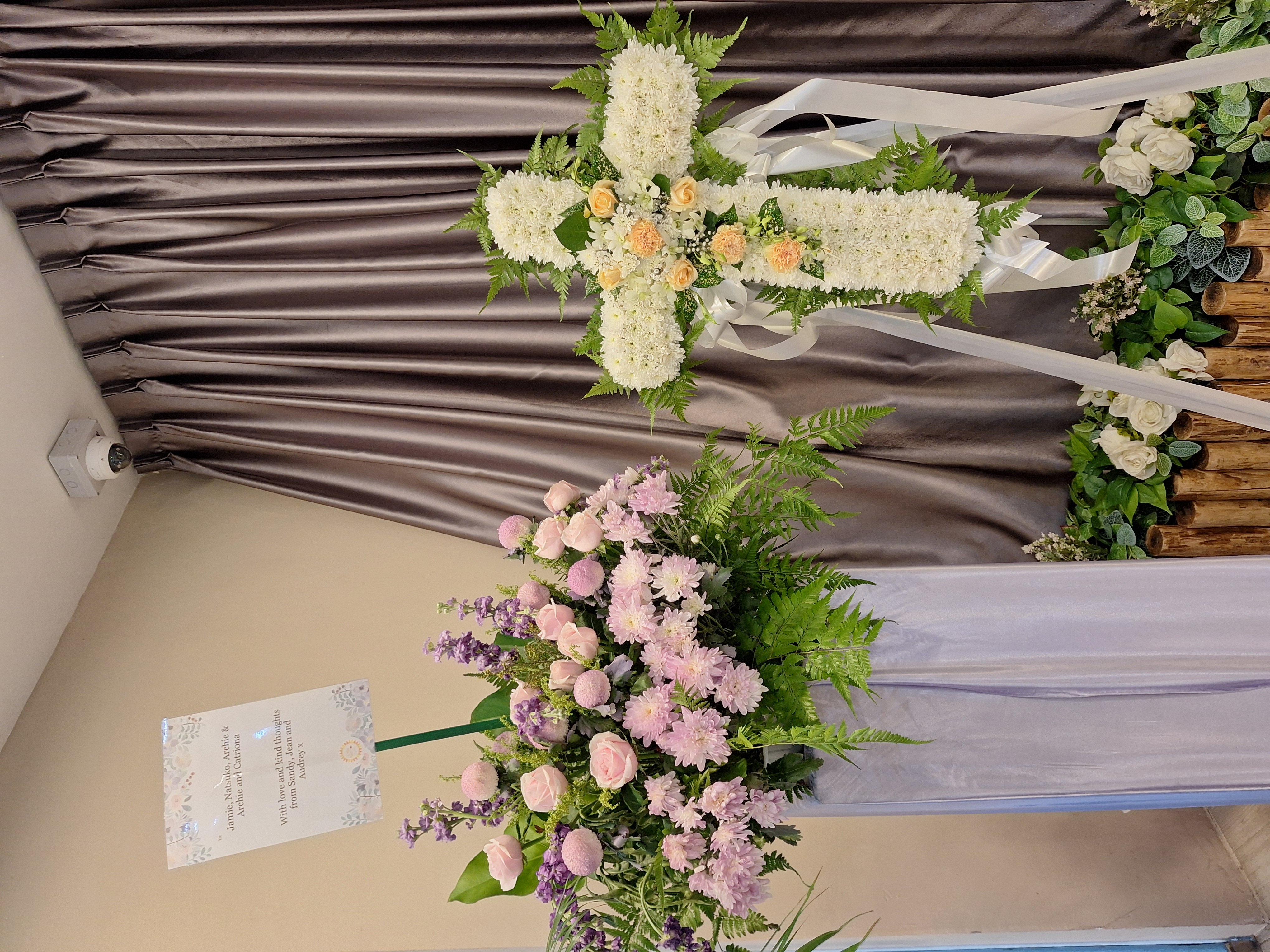 Condolence flowers sent by friends - 友人、知人から贈られたお花たち