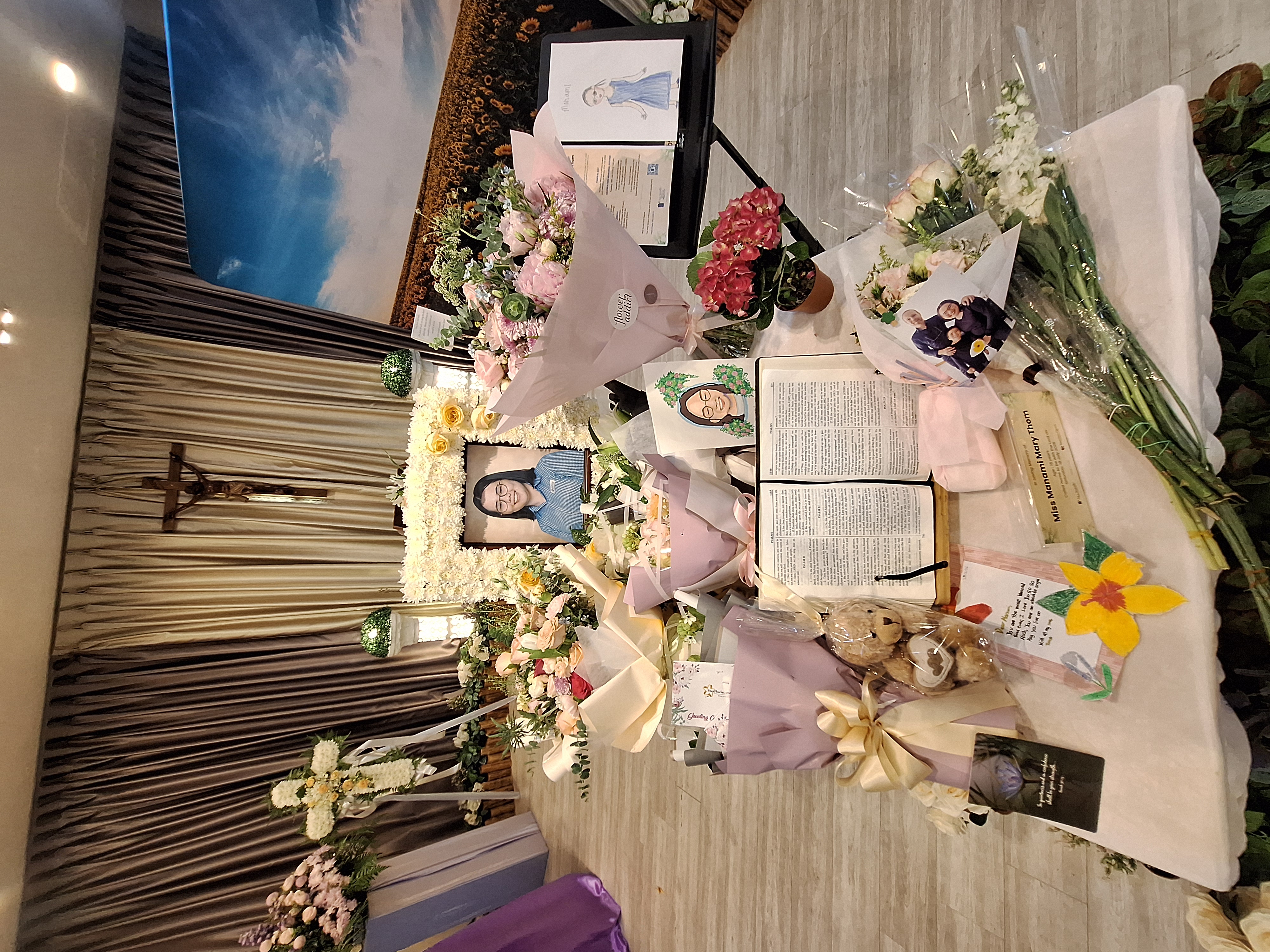 Condolence flowers sent by friends - 友人、知人から贈られたお花たち